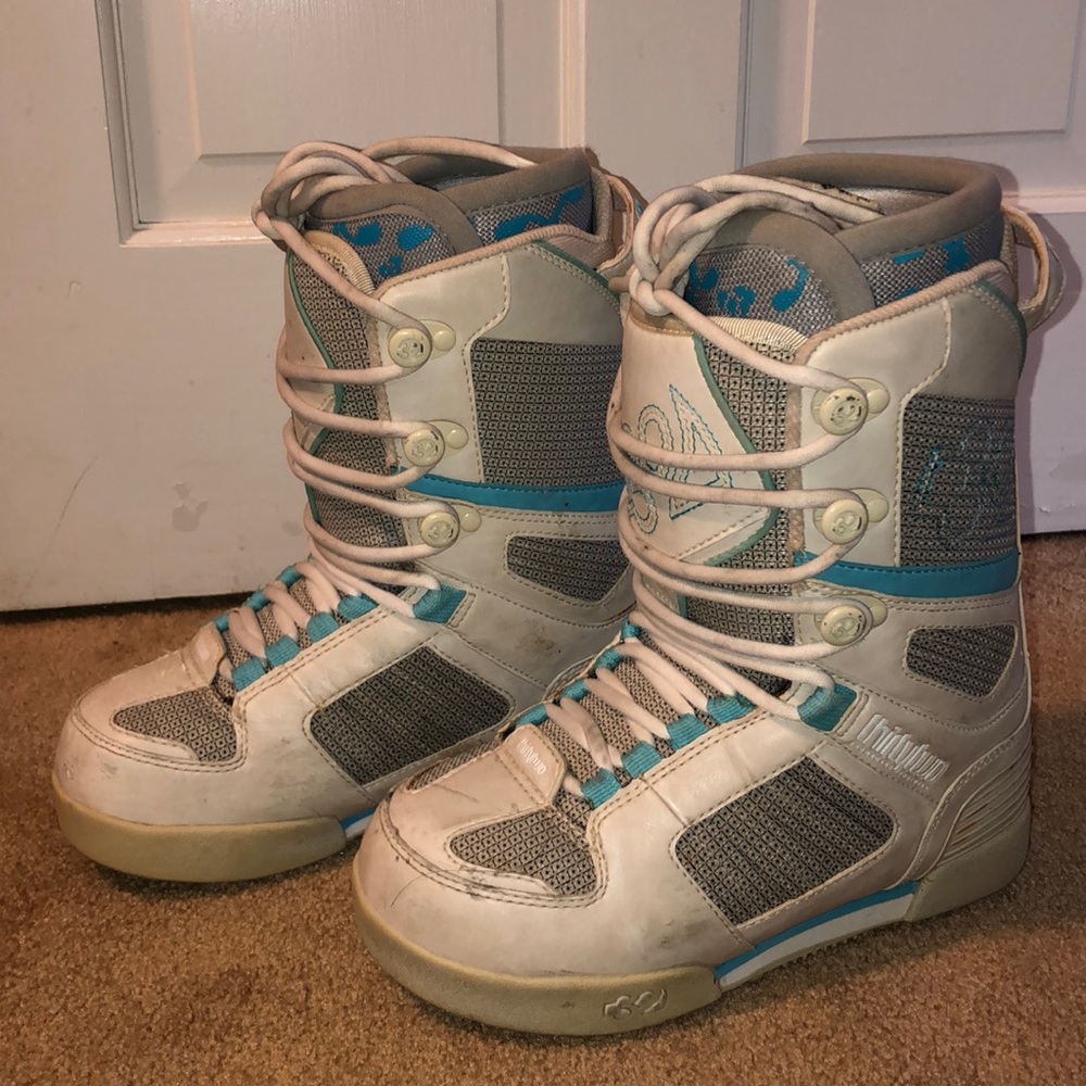 Snowboarding boots